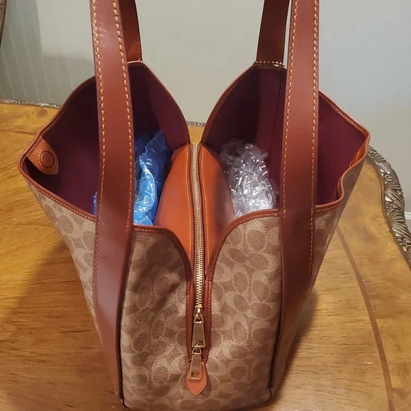 Like NEW Coach Hadley Hobo Bag In Signature Canvas - Picture 12 of 15